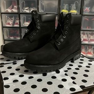 Women’s timberland boots in various sizes